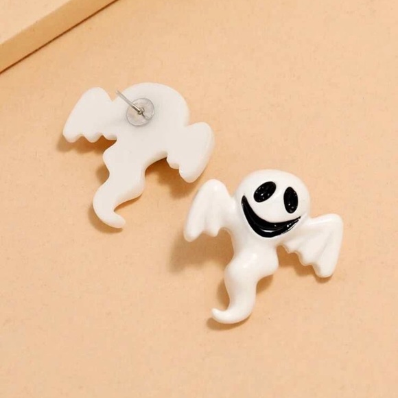 👻 Adorable Cartoon Ghost Large Stud Earrings 👻 - Picture 2 of 5